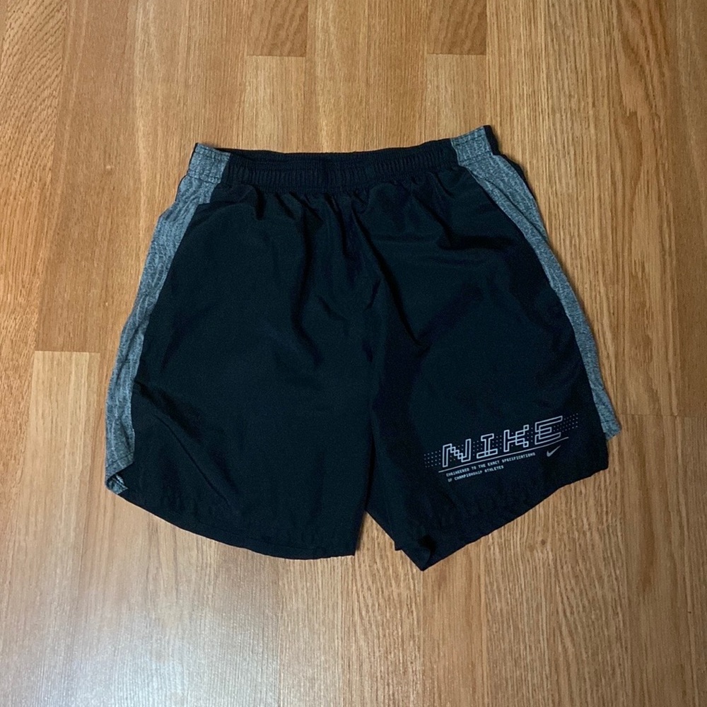 Mens Nike Challenger 2-in-1 Running Athletic Shorts Mens Small Color Black Used